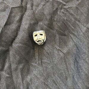 Pandora to be or not to be theatre charm